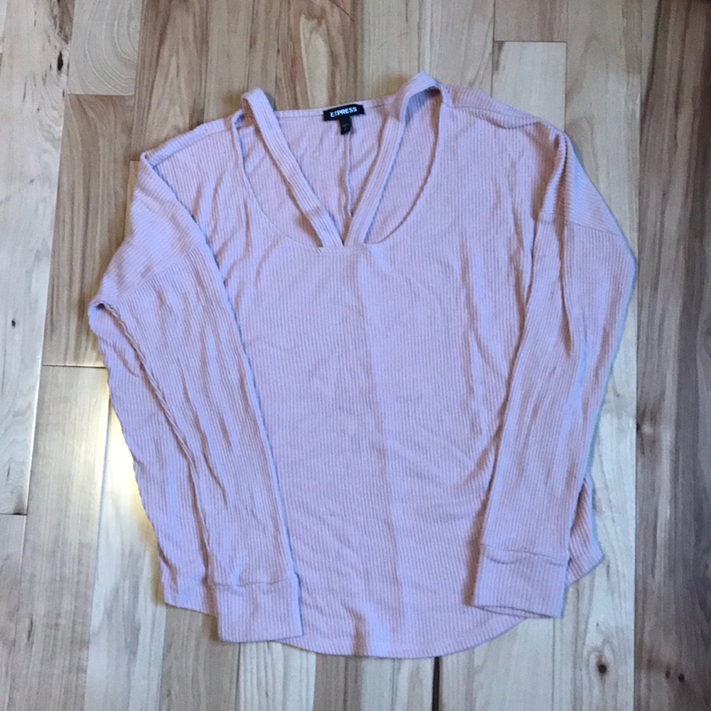 Pink ribbed sweater with two chest straps